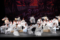 “Fiesta en Tlacotalpan”, interpretada por los integrantes del Ballet Folklórico de México es una de las obras tradicionales del ensamble. Foto gentileza WPA.