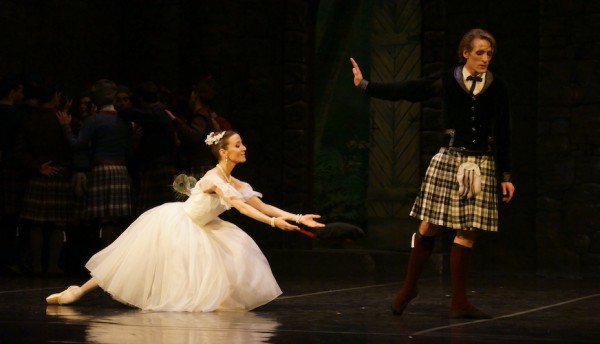 El Ballet del Sur presentó “La Sylphide”, de August Bournonville, protagonizada por la Etoile de la Opera de Paris, Ludmila Pagliero, Foto gentileza Ballet del Sur.   