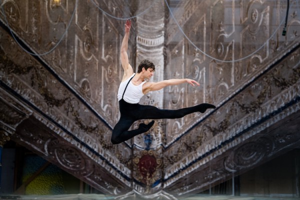 Friedemann Vogel, bailarín principal del Stuttgart Ballet, autor del manifiesto 2021 del Día Internacional de la Danza. Foto: Roman Novitzky. Gentileza Stuttgart Ballet.