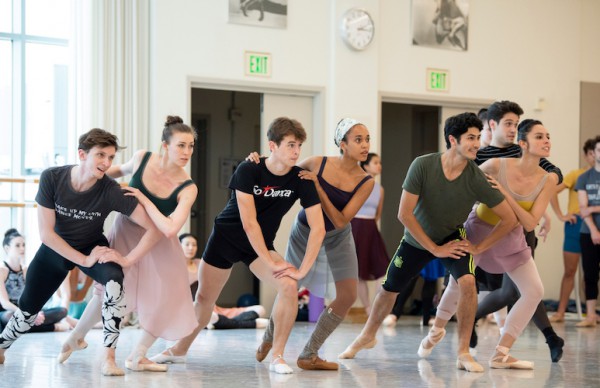 La compañía dirigida por Helgi Tomasson en un ensayo de “The Seasons”, de Alexei Ratmansky. Foto: Erik Tomasson. Gentileza SFB. 