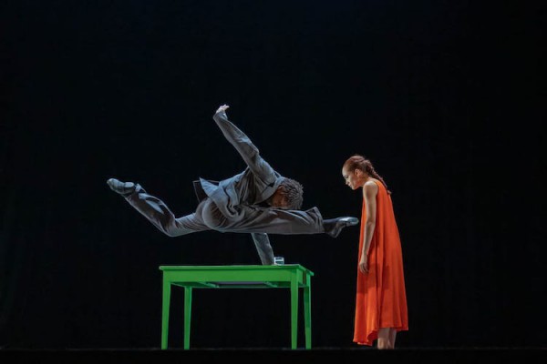 Una miniatura coreográfica de Mats Ek, “Woman with water”, interpretada por Osnel Delgado y Dunia Acosta, ingresó al repertorio de Malpaso. Foto: Ivo Baelli. Gentileza Malpaso. 