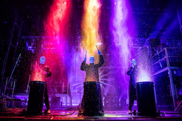 Explosión de colores, sorpresa y un poco de suspenso forman parte del espectáculo de Blue Man Group. Foto: Evan Zimmerman. Gentileza: JFKC.  