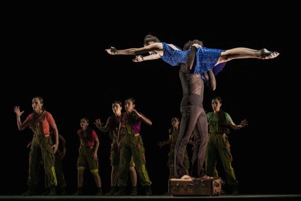 En “Habana Fénix”, el discurso coreográfico tiene una intención inclusiva y diversa. Foto: Gabriel Dávalos. Gentileza LADC.