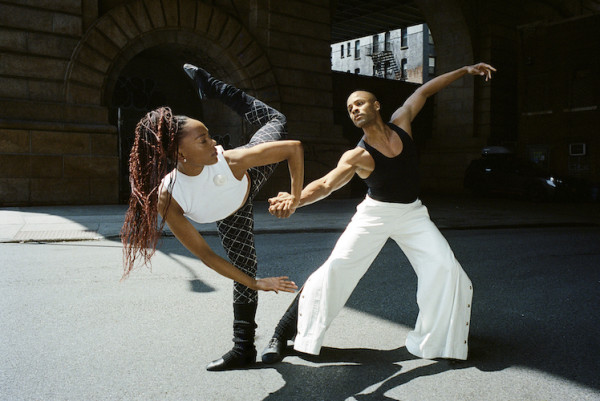 Integrantes del Alvin Ailey American Dance Theater, dirigido por Robert Battle interpretarán “Dancing Spirit” de Ronald K. Brown. Foto: Daniel Arnold. Gentileza BAAND.