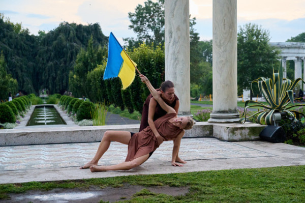 La directora artística de The Isadora Duncan Dance Company, Lori Belilove, interpretará “Tributo a Ucrania. Foto: William Mercado. Gentileza BDF.