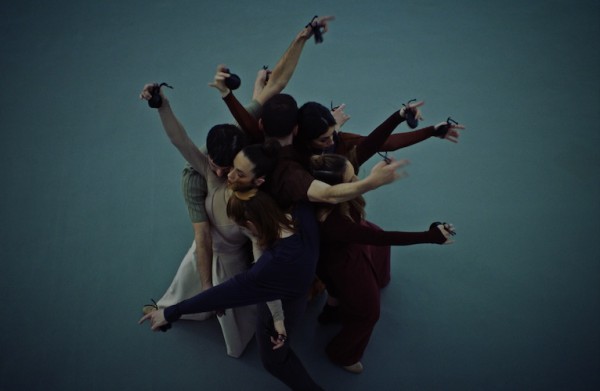 La producción de España, “A body is”, dirigida por Jaime Dezcallar e interpretada por la Compañía de Danza Marco Flores. Foto gentileza CCB.