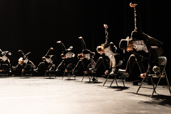 "Minus 16" es una icónica obra de Ohad Naharin| Fotografía Jeanette Bak, cortesía de Gauthier Dance.