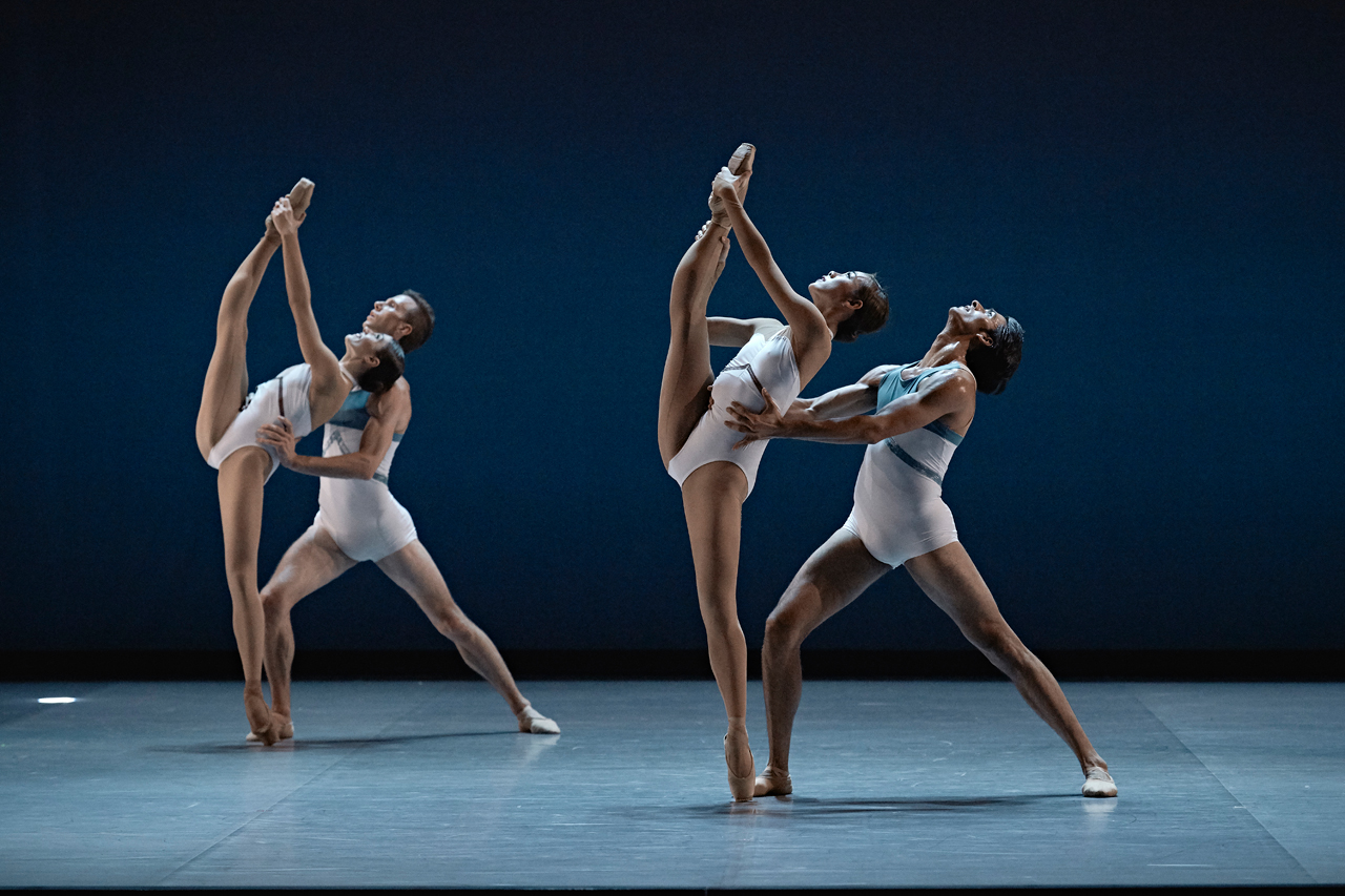 Les Grands Ballets Canadiens-symphony-no-7-photo-sasha-onyshchenko-6