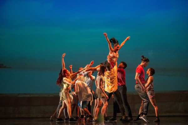 “De Punta a Cabo” con coreografía de Alexis Fernández interpretada por Acosta Dance. Foto: Hugo Glendinning. Gentileza JFKC.