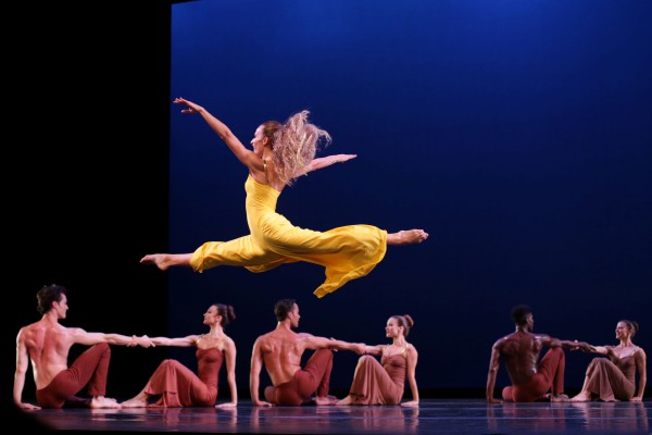 La compañía de Martha Graham en 'Diversion of Angels'. Foto: Melissa Sherwood. 