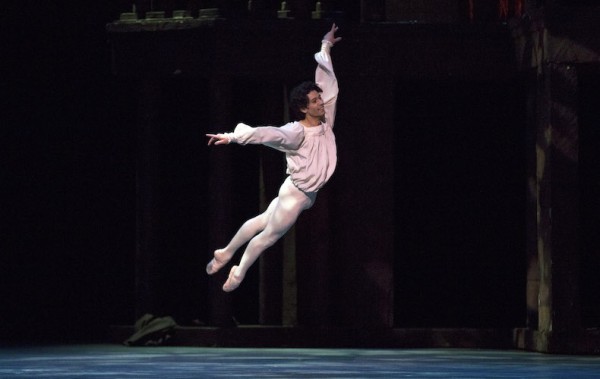 Herman Cornejo, del ABT y Tiler Peck, del NYCB, presentan “Tchaikovski pas de deux” (1960) de George Balanchine. Foto: Rosalie O’Connor. Gentileza ABT. Archivo Danzahoy. 
