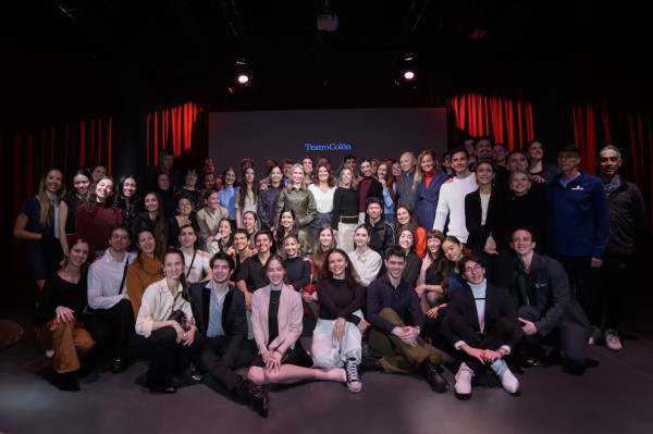 Coreógrafos y bailarines que participan en la gala de los cien años de los elencos estables del Teatro Colón. Foto gentileza BNC.