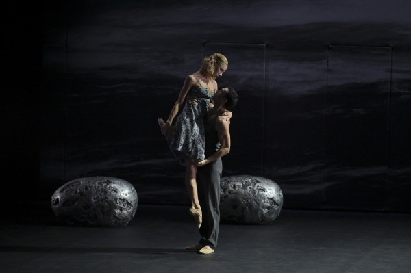 Claire Lonchampt y Michaël Conte como Desdémona y Otelo. Foto: Olivier Houeix.