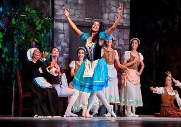 Laura Alonso encarna a Berthe, la madre de Giselle en este puesta en la Sala Avellaneda del Teatro Nacional. Fotos gentileza Centro Prodanza Cuba.