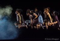 En “Siempre vuelvo” la coreógrafa Rosario Cárdenas explora los códigos estéticos de la artista plástica Belkis Ayón. Foto: Sonia Almaguer. Gentileza CRC.