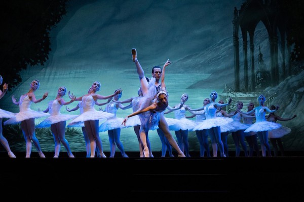 La producción de “El lago de los cisnes” por el Ballet de Kiev, con partitura de Piotr Ilich Tchaikovski, llega a Barcelona. Foto gentileza Ballet de Kiev.