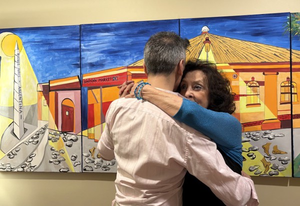 Yolanda Romero Hume, fundadora de Argentine Tango Society of Greater Washington, con el bailarín y maestro, Martín Maldonado. Foto: Danzahoy.