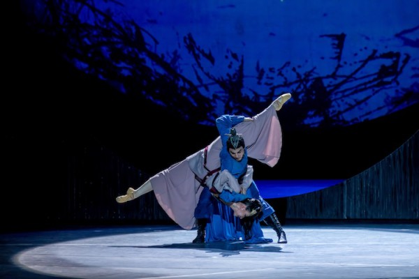 Los bailarines principales, Hao Ruoqi del China National Opera & Dance Drama Theater y Xia Tian, del Ningbo Song and Dance Theater.