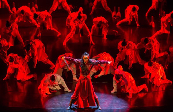 Hao Ruoqi, bailarina principal del China National Opera & Dance Drama Theater, interpreta a Mulan. Foto gentileza de China Ningbo Performance & Arts Group.
