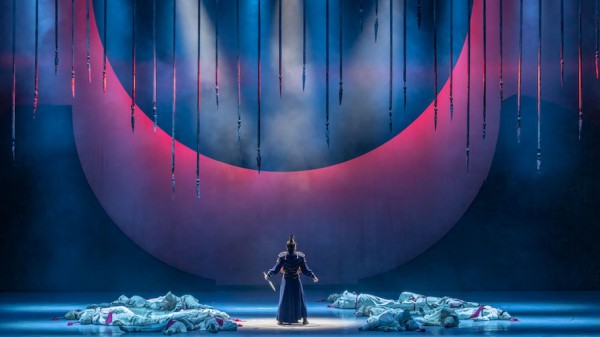 En “Mulan”, con coreografía de Zhou Liya y Han Zhen, el bailarín Xia Tian interpreta al general Wei. Foto gentileza de China Ningbo Performance & Arts Group. 