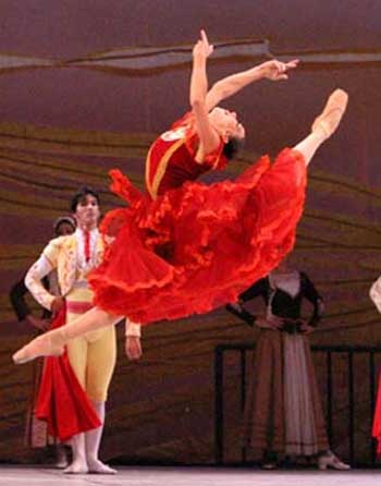 Con el pas de deux de �El Cisne negro�, Viengsay Vald�s, junto con otros primeros bailarines del Ballet Nacional de Cuba se presentaron en Jap�n y Venezuela.