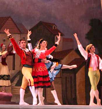 El Ballet Nacional de Cuba en Serenata goyesca, inspirada en los tradicionales ambientes ibricos recreados por Francisco de Goya y Lucientes.