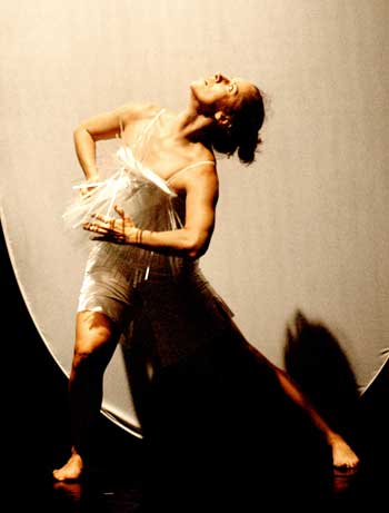Julie Barnsley cre� para la bailarina Vanesa Lozano �Para Vanessa�, obra que muestra aspectos del temperamento de la artista.