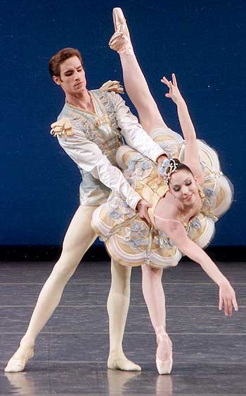 El NYCB interpretó “Divertimento”, conocido inicialmente como “Caracole”. En la foto, Ana Sofía Scheller y Andrew Vedette.